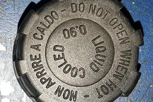 Tappo vaschetta acqua piaggio x9 250 - anni 2000