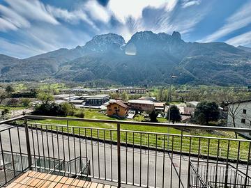 Panoramico bilocale con vista grigna