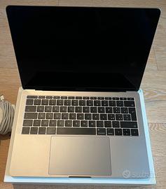 MacBook Pro, 13-inch, Two Thunderbolt 3 ports