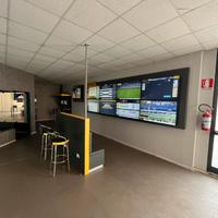 Agenzia scommesse con sala slot