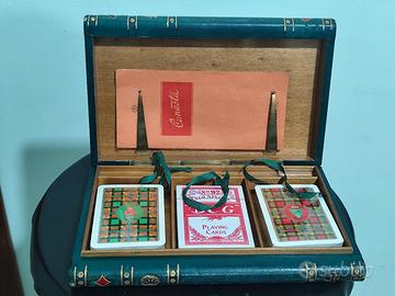 Porta carte libro di legno