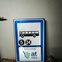 Cartello stradale fermata Buss