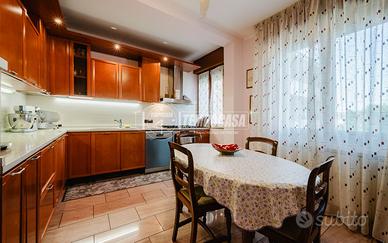 Porzione Di Casa Con Ingresso Indipendente E Giard