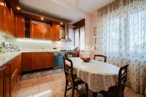 Porzione Di Casa Con Ingresso Indipendente E Giard