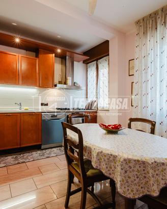 Porzione Di Casa Con Ingresso Indipendente E Giard