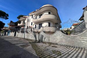 APPARTAMENTO AMPIA METRATURA CON POSTO AUTO