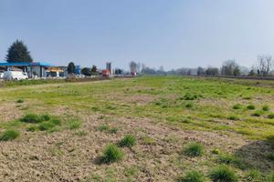 Terreno ideale per area espositiva o parcheggio