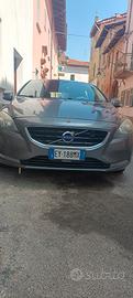 Volvo V40 D2 1.6 Diesel  2015 .