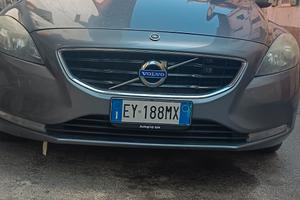 Volvo V40 D2 1.6 Diesel  2015 .