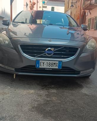 Volvo V40 D2 1.6 Diesel  2015 .