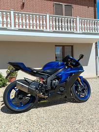 YAMAHA R6