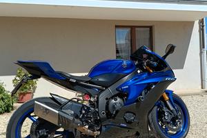 YAMAHA R6