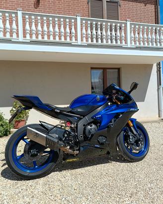YAMAHA R6