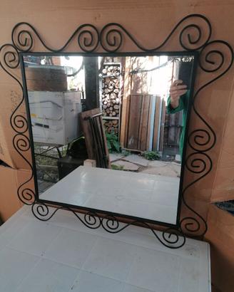 Specchio e pensili in ferro