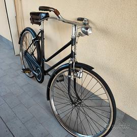 Binchi Corallo donna  anni 60