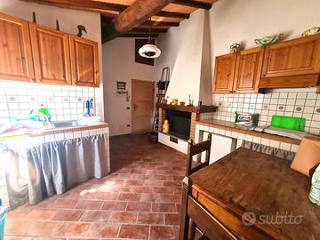 Caratteristico appartamento in stile rustico