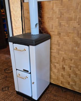 Stufa a legno La Nordica compatta vintage 