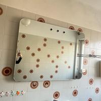 Specchio grande con lampadine