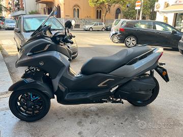 Tricity 300 "una macchina senza sportelli"