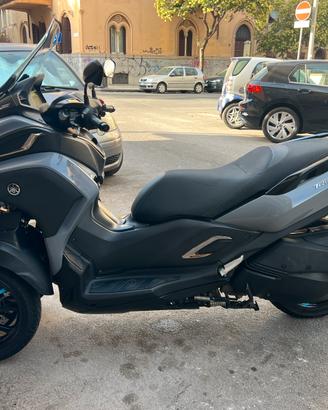 Tricity 300 "una macchina senza sportelli"