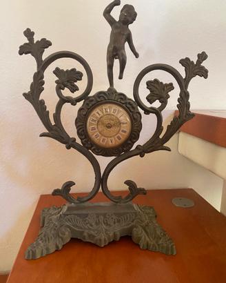 Orologio da tavolo con putto in bronzo