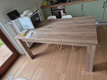 Tavolo in legno allungabile