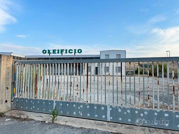 Capannone a Buseto Palizzolo