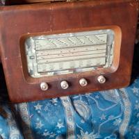 Radiogrammofono a valvole anni ’40–’50 con giradis