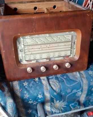 Radiogrammofono a valvole anni ’40–’50 con giradis