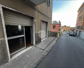 NEGOZIO A GENOVA