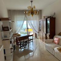 Credenza e tavolo sala pranzo