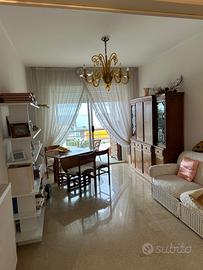 Credenza e tavolo sala pranzo