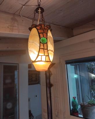 lampada in vetro e altro materiale