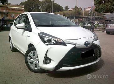 TOYOTA YARIS HYBRID 1.5 BUSINESS