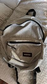Zaino Eastpak grigio originale in buone condizioni