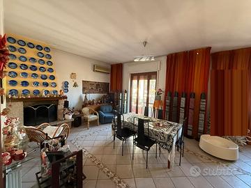 Appartamento 180 mq con box zona villa-smcv