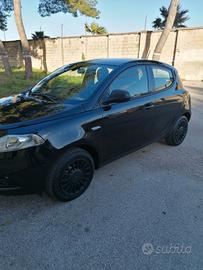 auto  Lancia Ypsilon 