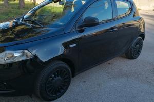 auto  Lancia Ypsilon 