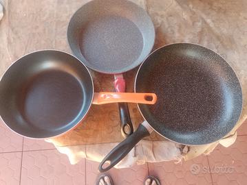 3 padelle grandi mai usate.