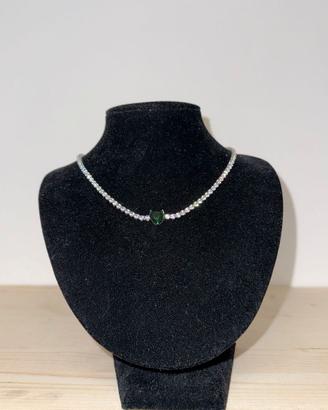 Collana elegante con cuore verde