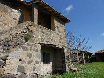 Rustico / Casale di 330 m² con più di 5 locali a T
