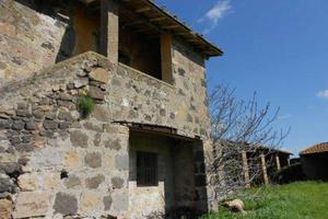 Rustico / Casale di 330 m² con più di 5 locali a T