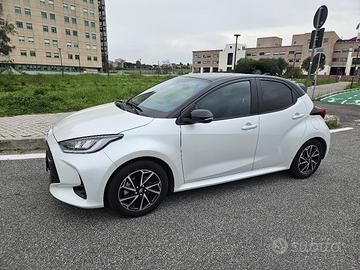 Toyota Yaris Style Full Hybrid 15k km