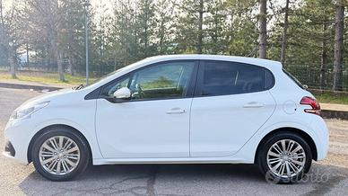 Peugeot 208 BlueHDi 75 5 porte Allure