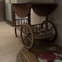 Tavolinetto vintage con ruore