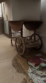 Tavolinetto vintage con ruore