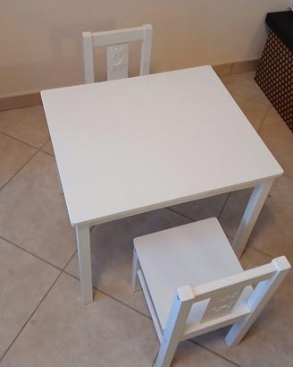 Tavolo e due seggioline bambino Ikea