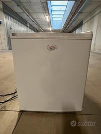 Mini frigo DCG, Modello MF1050