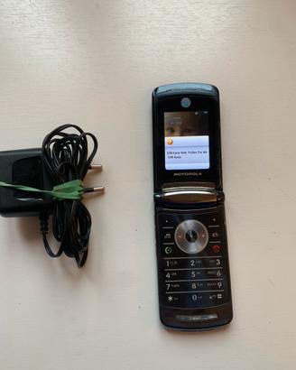 Telefono motorola rzar con caricatore