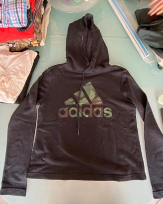 Felpa adidas con cappuccio